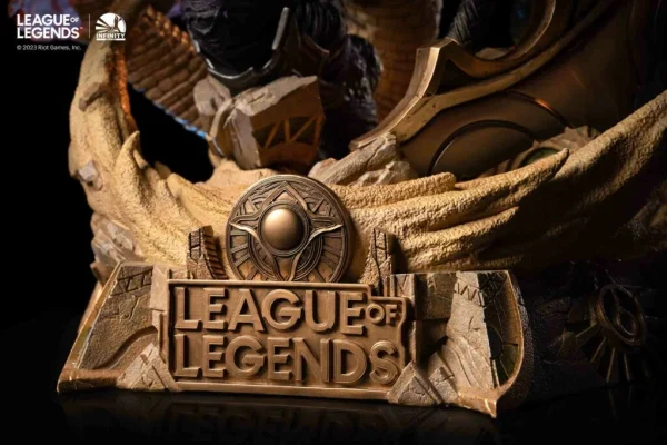 The Butcher of the Sands Renekton with LED – League of Legends – Infinity Studio 8